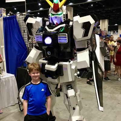 Gundam cosplay with Ian